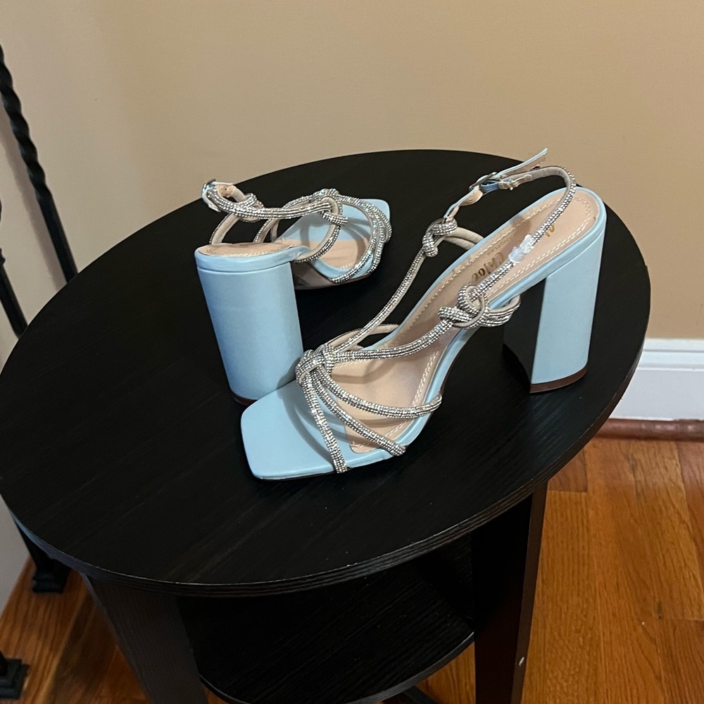 Women’s Rhinestone Sandals - Picture 4 of 5